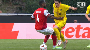 Do céu ao inferno em apenas 3 minutos: Niakaté fez o empate para o Sp. Braga e depois foi... expulso