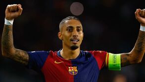 Da chegada a Portugal pela mão de Deco à afirmação na Premier League: Raphinha ‘explode’ no Barcelona