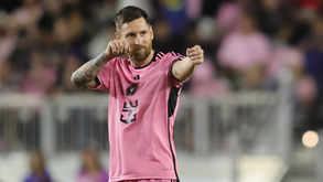 Trio de craques coloca Messi no trono