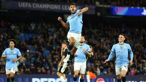 Matheus Nunes toca no céu