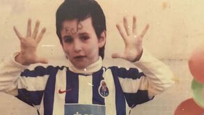 Filho de Paulo Lopes ruma ao FC Porto B: André celebrava vitórias do Benfica... e vestia camisola dos dragões