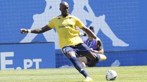 Lesão muscular afasta Mangala das opções: paragem pode ir até final do ano