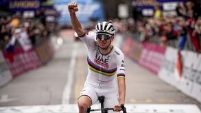 Pogacar reforça estatuto de ciclista mais bem pago do mundo: vai ganhar o dobro de Vingegaard