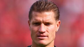 Adeptos do St. Pauli preparam receção hostil a avançado que recusou assinar camisola arco-íris
