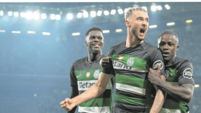 Ninguém passa como Debast: central do Sporting no trono entre os mais jovens do futebol europeu