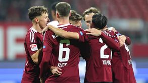 Parece resultado de hóquei mas foi no futebol: Nuremberga de Miroslav Klose venceu por... 8-3