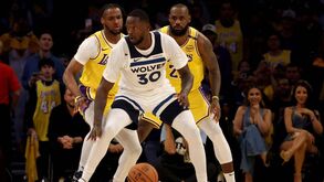 Filho de LeBron James ruma à G-League depois de fazer história ao lado do pai