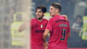 Sporting volta a entrar em campo com equipamento rosa