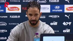 Amorim brinca sobre a concorrência no meio-campo do Sporting: «Eles às vezes podiam ajudar-me e sentir qualquer coisinha...»