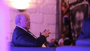 Receção apoteótica e lágrimas: as imagens da apresentação do livro de Pinto da Costa