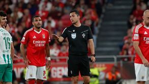 Ficou um cartão vermelho por mostrar? Os casos do Benfica-Rio Ave