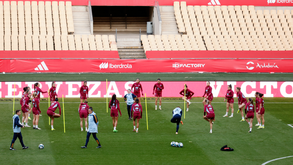 UEFA vai investir mil milhões de euros no futebol feminino até 2030