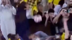 Cristiano Ronaldo desperdiça penálti e telemóvel acaba a... voar