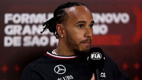 Hamilton vai conduzir McLaren de Senna em homenagem ao brasileiro