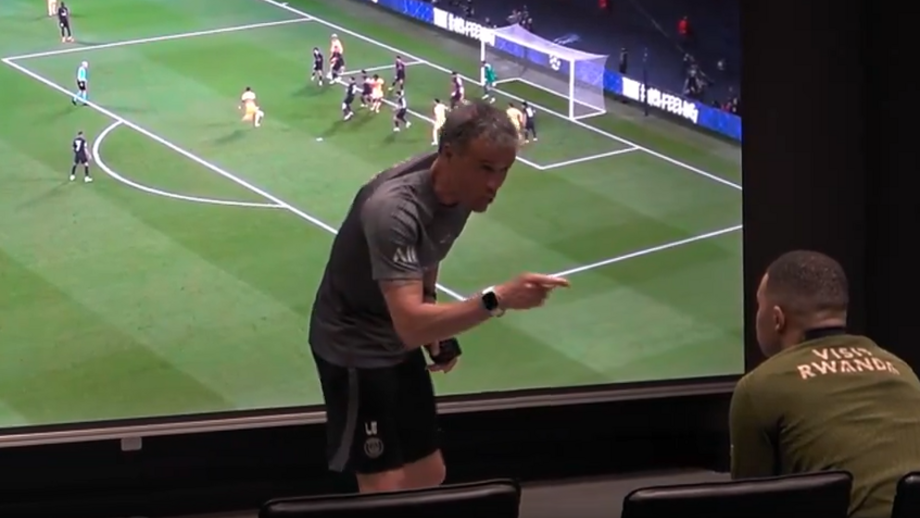 Documentário da 'Movistar Plus+' mostra como o treinador fala de forma acalorada e entusiástica 