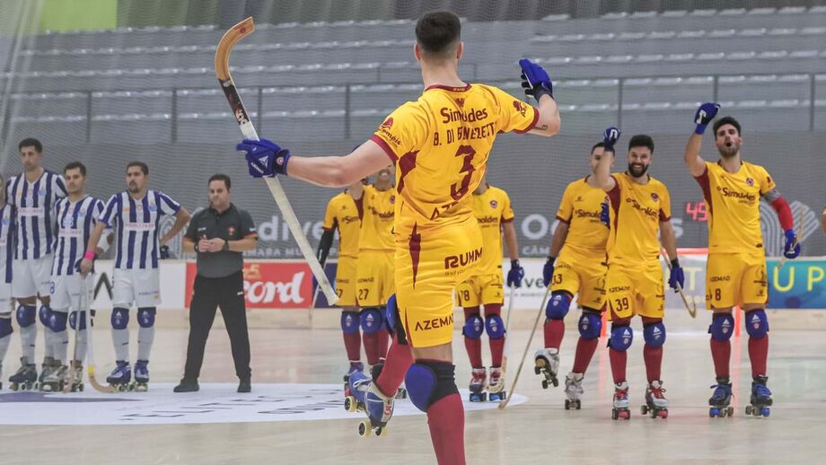 Após um empate a dois golos no tempo regulamentar, Oliveirense levou a melhor nos livres diretos e espera agora pelo resultado do Benfica-Sporting, que decidirá o outro finalista