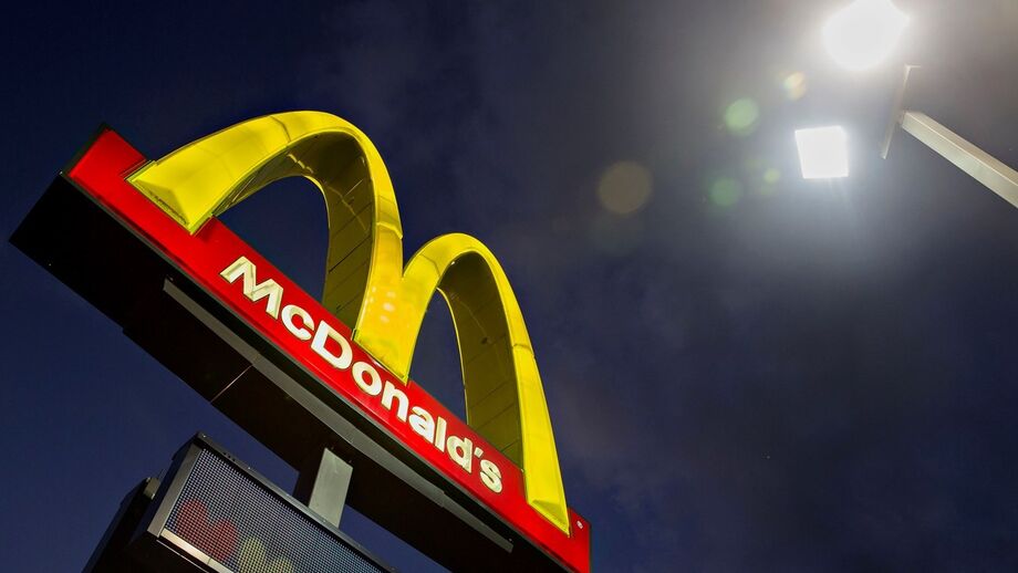 McDonald’s ligada a surto de E. Coli nos EUA: ações afundam 9%