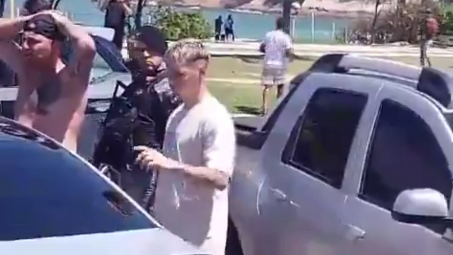 Guillermo Varela, lateral direito do Mengão, terá ido socorrer amigos uruguaios