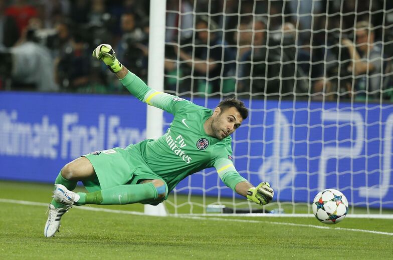 25. Salvatore Sirigu