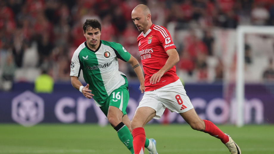 A crónica do Benfica-Feyenoord, 1-3: um banho de bola com águia gelada