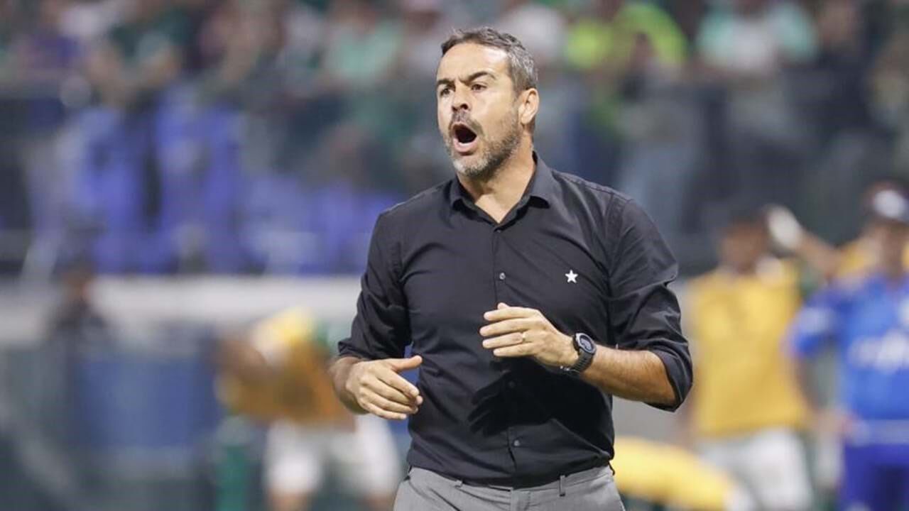 Artur Jorge viu a vantagem do líder Botafogo sobre o Palmeiras reduzida a apenas 2 pontos