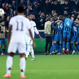 Aston Villa sofre primeira derrota na Champions em jogo marcado por penálti insólito