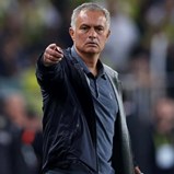 Alan Shearer acredita que Mourinho já prepara regresso à Premier League e avança com dois clubes