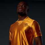 70 anos de um momento marcante: Wolverhampton lança camisola especial em tons dourados