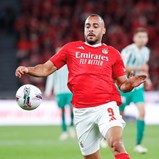 Arthur Cabral na porta de saída do Benfica