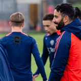 De Shaw a central ao duelo com Evans: como os adeptos do United viram o 1.º treino de Amorim