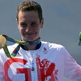 Bicampeão olímpico de triatlo Alistair Brownlee retira-se