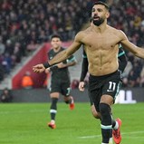 Salah viu 10 cartões na Premier League: metade foram por... tirar a camisola para celebrar