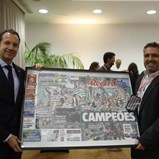 Record Summit: as capas emblemáticas de Record sobre troféus de Sporting, Benfica, FC Porto e Sp. Braga