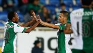 João Pereira celebra um dos golos com Gelson Martins