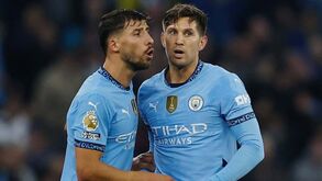 Rúben Dias e John Stones falham jogo com o Sporting: Guardiola revela que estão fora 