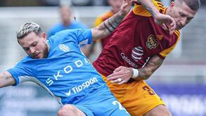 Mladá Boleslav vence em casa do Dukla para a Liga checa antes da visita a Guimarães