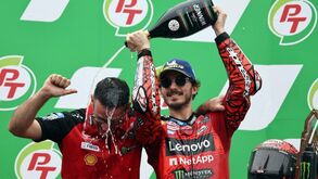 Pecco Bagnaia vence GP da Malásia em mais um duelo épico com Jorge Martín 