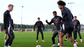 Troy Deeney diz que Amorim tem de mudar rotinas de treino no Man. United: «Alguns vão cair que nem tordos»