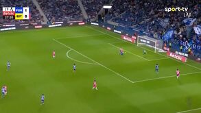 Enorme erro da defesa do Estoril e Pepê aproveitou: o segundo golo do FC Porto no Dragão