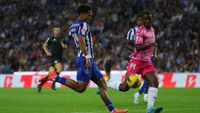 A crónica do FC Porto-Estoril, 4-0: azul bem categórico detonou rosa kamikaze