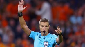 UEFA escolhe equipa de arbitragem italiana para o Bayern Munique-Benfica