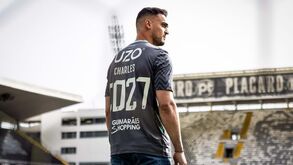 Charles renova contrato com o V. Guimarães até 2027