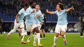 Lazio vence Cagliari e junta-se ao grupo dos terceiros classificados em Itália
