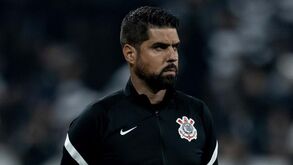 António Oliveira não guarda mágoa do presidente do Corinthians: «O que ele fez foi para salvar a pele dele»
