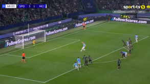 Com toda a força contra a trave: o momento em que Haaland desperdiçou um penálti frente ao Sporting