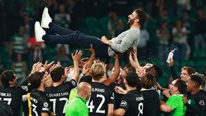 Volta ao estádio, abraço aos jogadores e aplausos dos adeptos: a emotiva despedida de Rúben Amorim de Alvalade