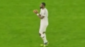 Sozinho no relvado a aplaudir: atitude de Rüdiger após derrota com o Milan dá que falar