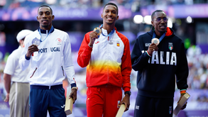 'Relevo' avança que a World Athletics 'perdoou' uma suspensão ao campeão olímpico do triplo salto