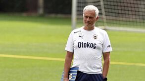 Suspensão vale silêncio de Mourinho antes da visita ao AZ