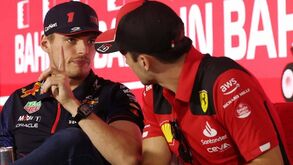 Pilotos da F1 atiram-se à FIA: «Para onde vai o dinheiro das multas pelos palavrões?»